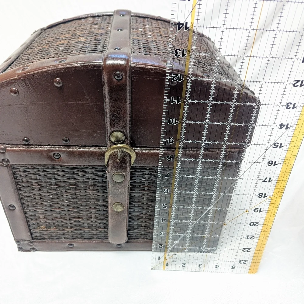 Vtg 80s Hinged Wicker Riveted Wooden Box Lg 13x10x12 Dome Lid Snap Closure READ